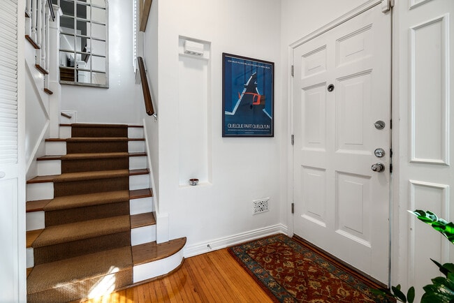 Foto del edificio - 458 S Bedford Dr