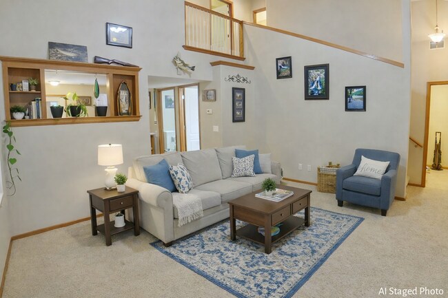 Foto del edificio - Beautiful Town Home with Lake View! 2-Car Garage + Fenced-in Yard + Washer & Dryer Included + Pet...