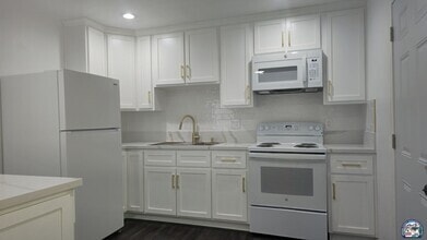 Building Photo - 696 Yucca Dr