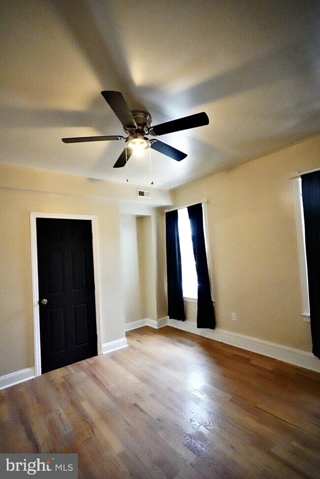 Foto del edificio - 1033 Belmont Ave