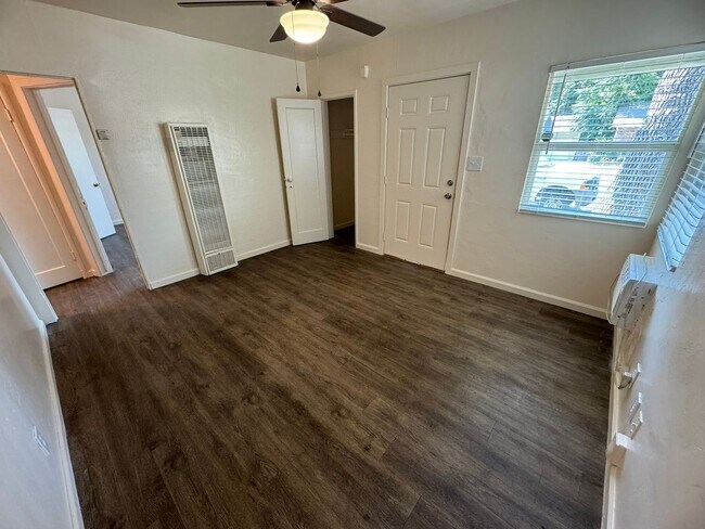 Foto del edificio - One Bedroom - West Sacramento
