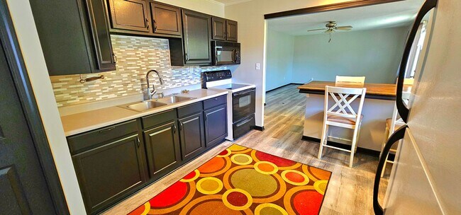 Foto del edificio - 3 Bedroom House Ontario Schools (no metro)