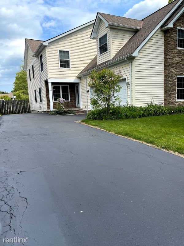 Primary Photo - 4 br, 3 bath House - 15 E Summit St