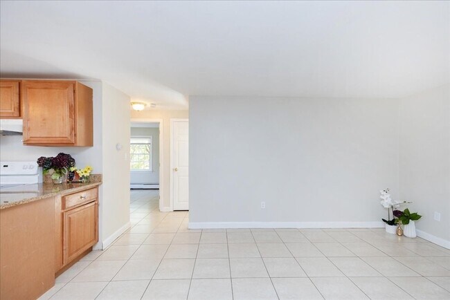 Building Photo - 61 Mystic St