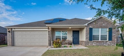 Building Photo - 551 SE 4th St