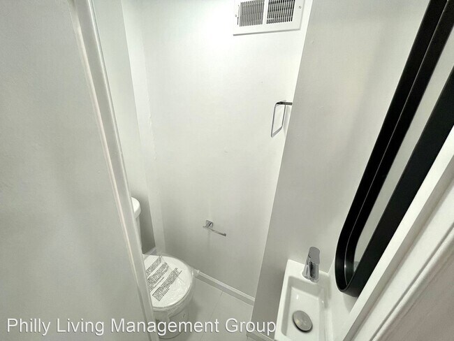 Building Photo - 2 br, 1.5 bath House - 2623 East Seltzer S...
