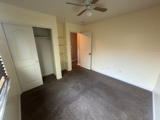 Building Photo - Super Cute Rancher with Central Air!!