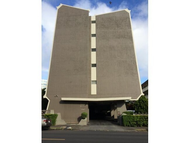 Building Photo - Makiki Bel-Aire - 1 BEDROOM/1 PARKING