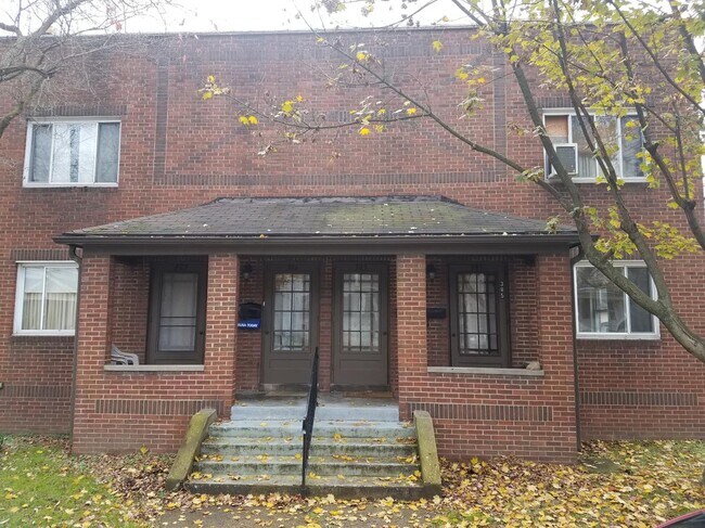 Building Photo - 385 Laura St