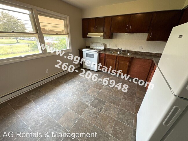 Building Photo - 4 br, 2 bath House - 2034 Embassy Dr
