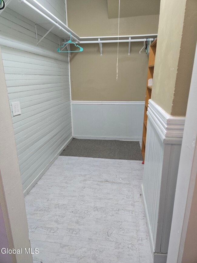 Building Photo - 318 Ridge St