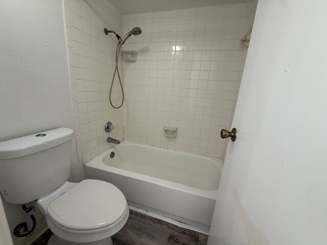 Foto del edificio - 7200 W T C Jester Blvd