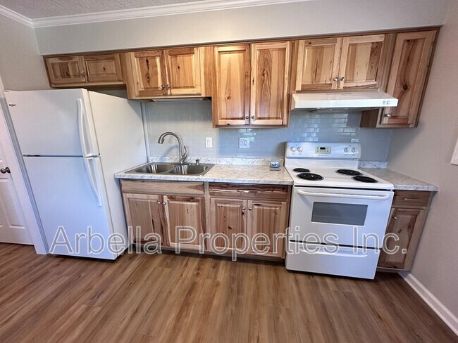 Building Photo - 268 Brookside Dr