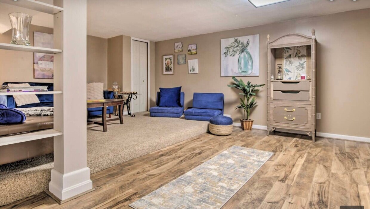 Primary Photo - 913 Meadow Ridge Ct