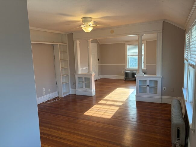 Building Photo - 162 Elm St