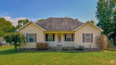 Building Photo - 2062 Old Greenbrier Pike