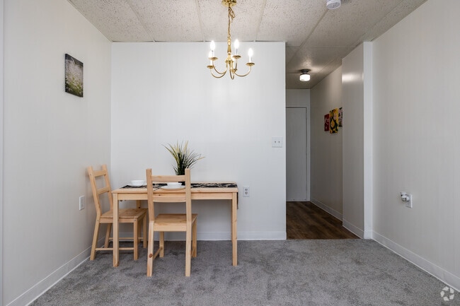 1 habitación, 1 baño - 550 pies cuadrados - Comedor - Riverview Apartments