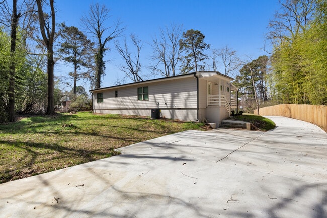 Building Photo - 764 Mary Ln