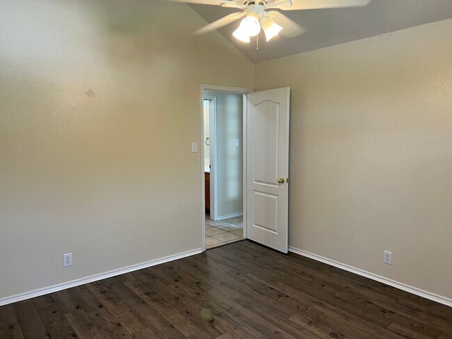Building Photo - Welcome home to 200 Cordero!