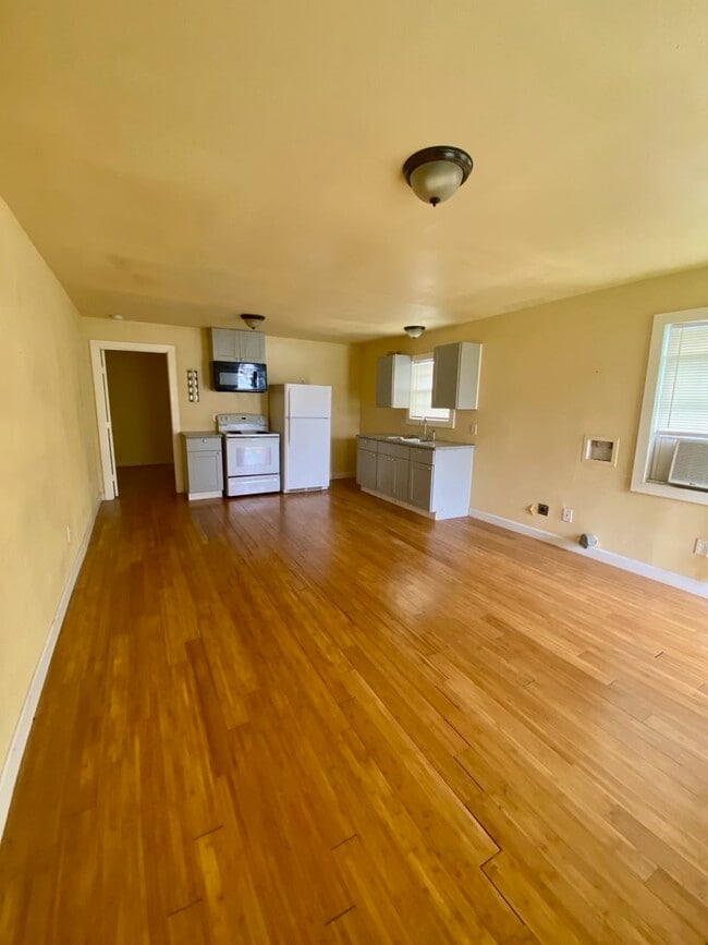 Building Photo - 4212 Davenport St