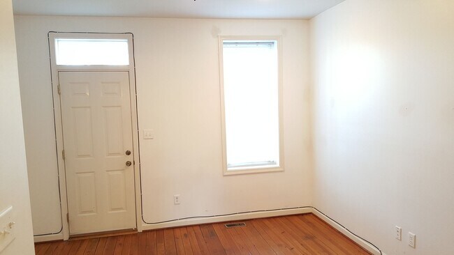 Building Photo - Charming townhouse in Downtown Frederick a...