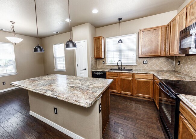 Foto del edificio - Westside 3 Bed Townhouse in Gold Hill Mesa