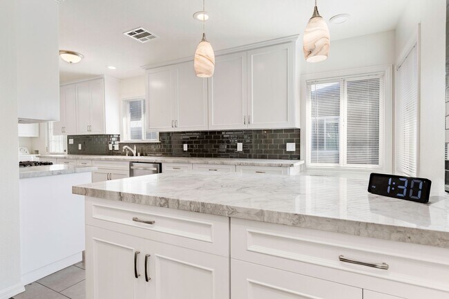 Foto del edificio - Lakewood Estates 3 Bedroom, 2 Bath Home with 2 Car Garage