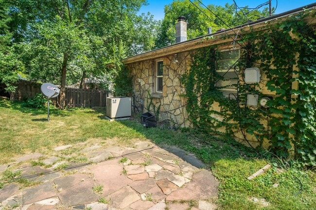Building Photo - Updated 3 Bedroom Benson Home