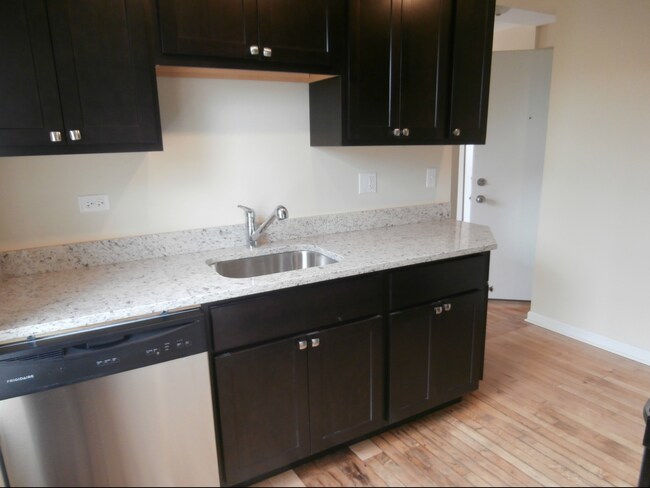 Dishwasher - 4747 N Troy St