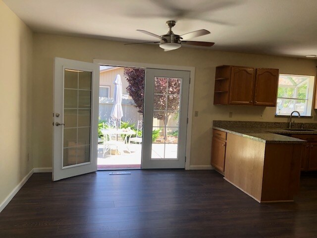Foto del edificio - 101 Woodlake Ct