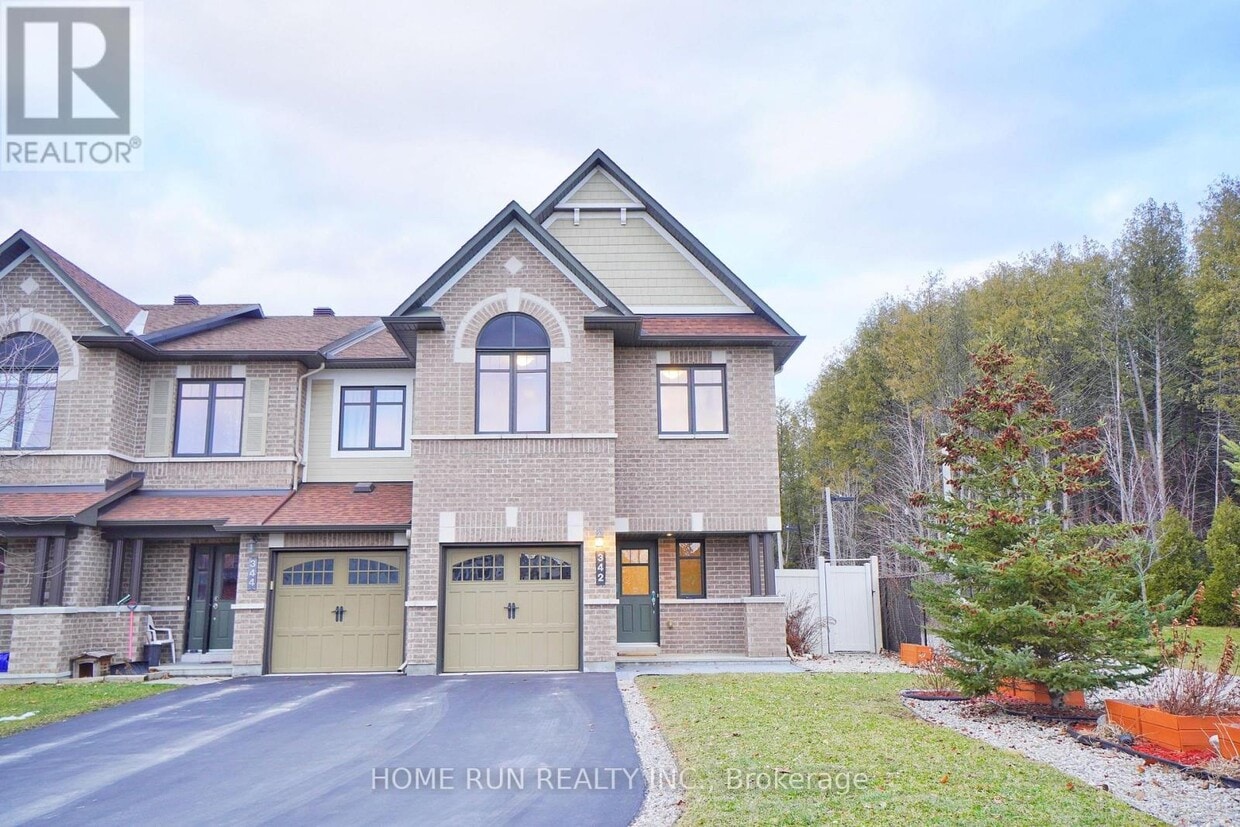 Primary Photo - 342 Tourmaline Cres