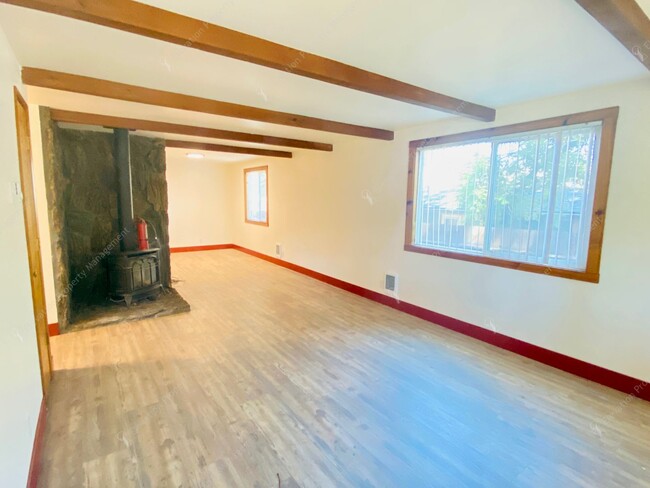 Building Photo - Recently Remodeled River West 3BR - 2BA Home