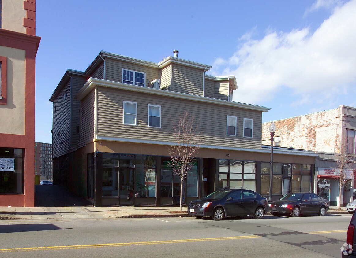 Building Photo - 359 S Main St