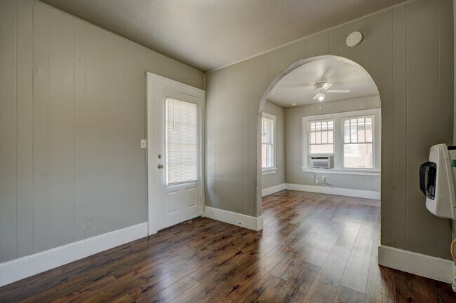 Building Photo - Welcome To This Charming 1 Bedroom House L...