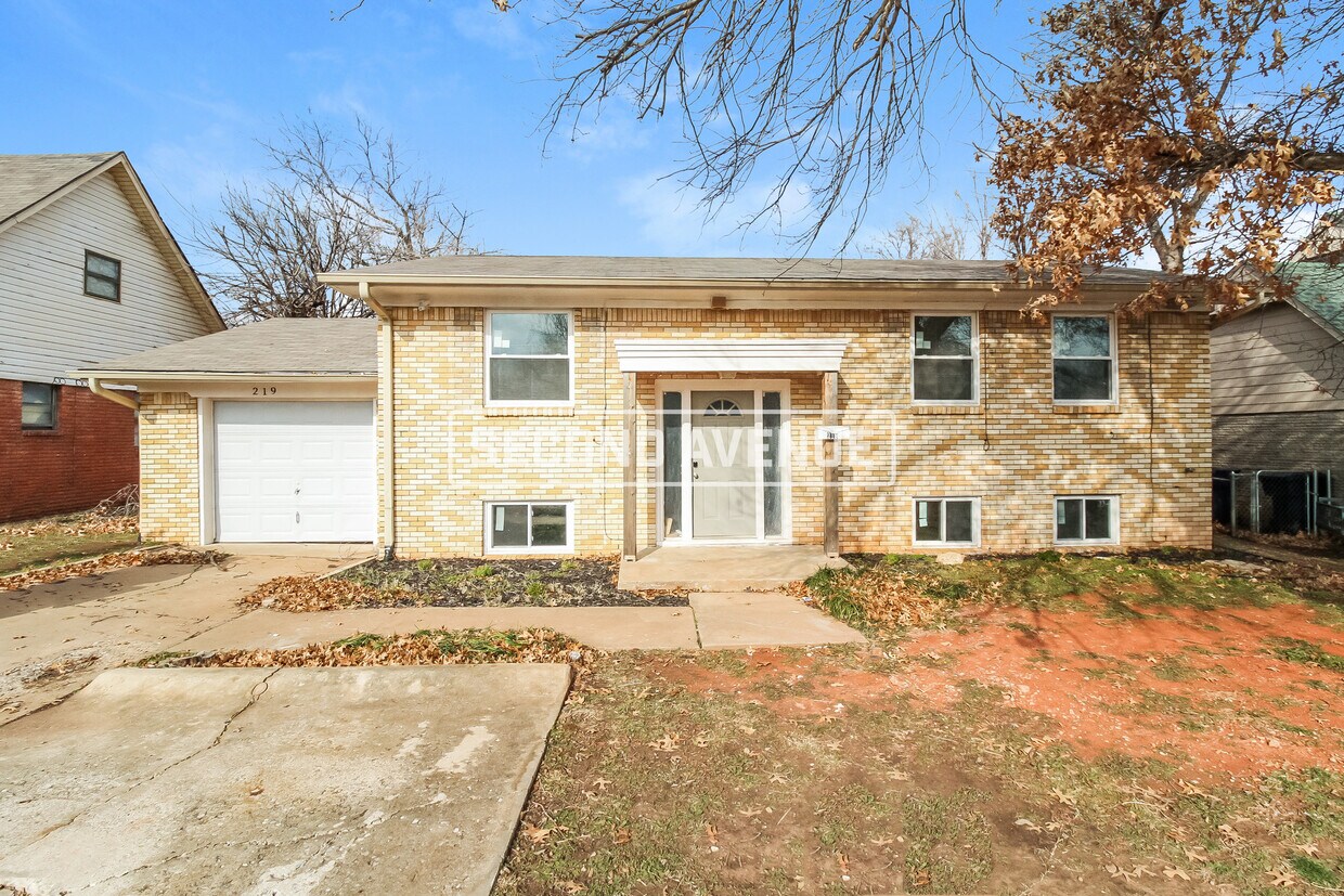 Foto principal - 219 NW 84th St