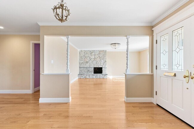 Building Photo - 1833 Sebastian Dr