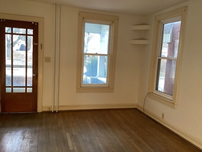 Foto del edificio - 6- 8 E. Third Street