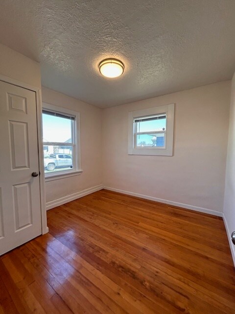 Building Photo - 908 E Longfellow Ave