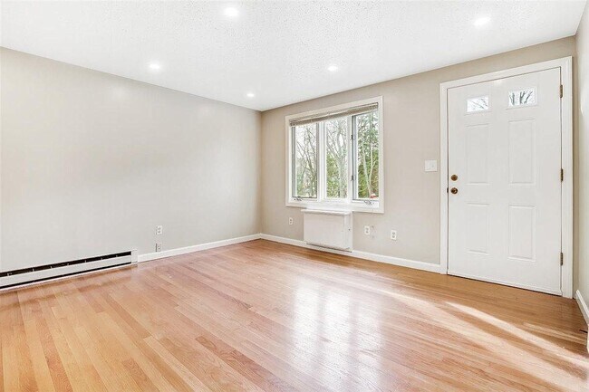 living room entrance 1st floor - 62 Canal St