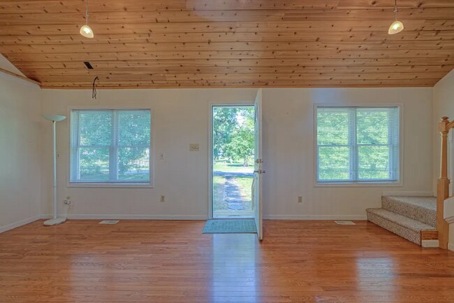Building Photo - 107 Linney St