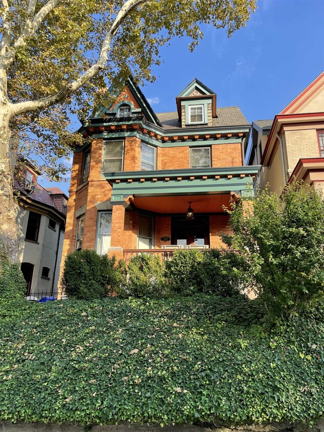Foto principal - 909 Castle Point Terrace