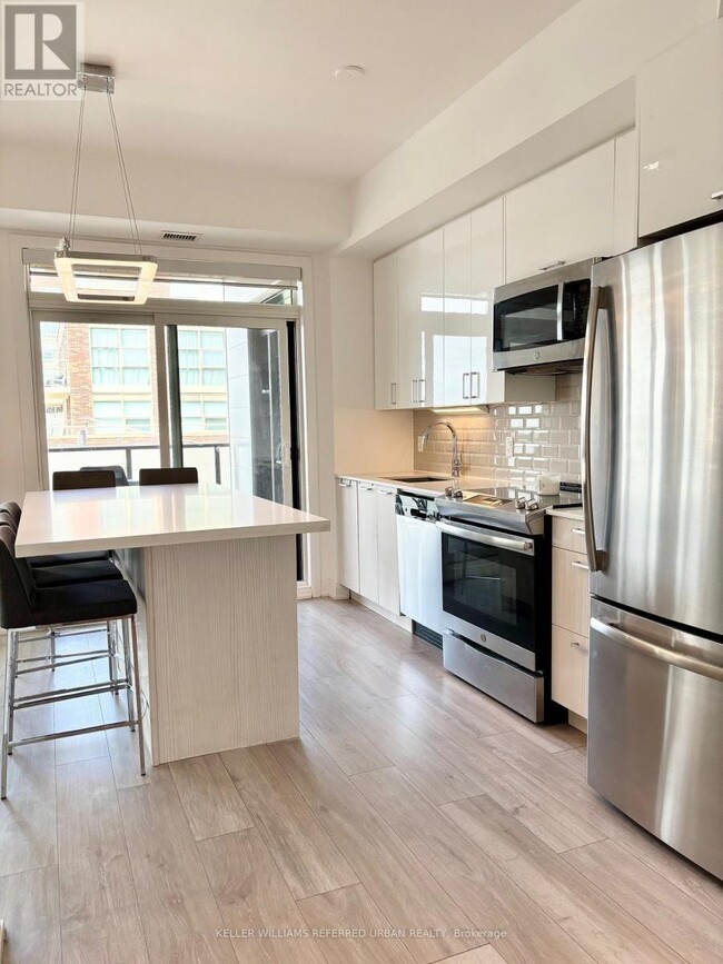 Building Photo - 385 Osler St