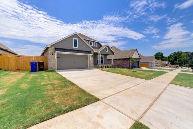 Building Photo - Don't Miss This 4/2.5/2 Home In Broken Arrow!