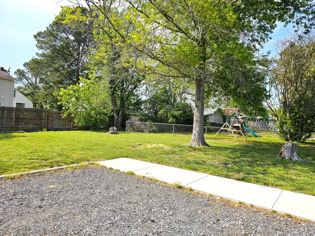 Building Photo - 407 Myrtle St