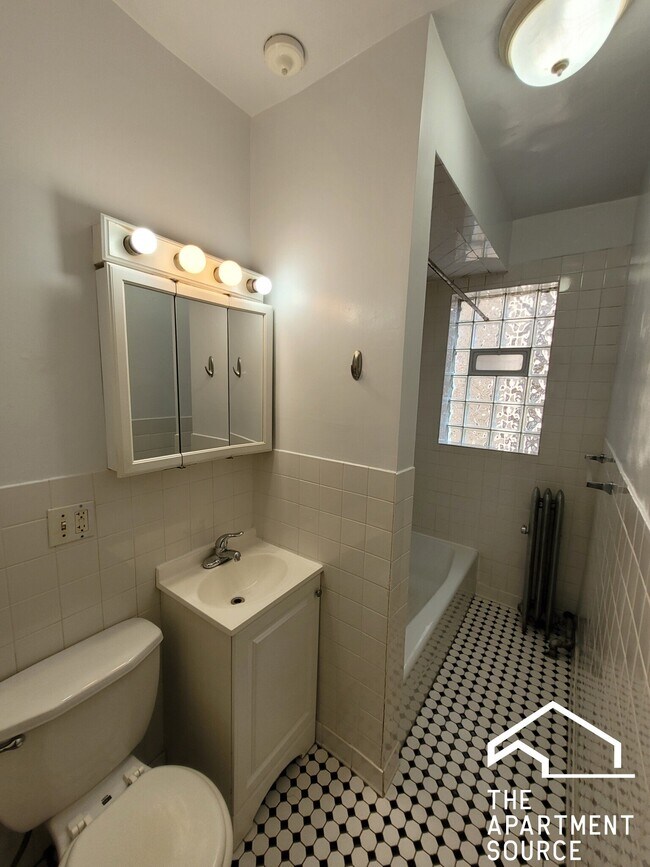 Building Photo - 910 Reba Pl