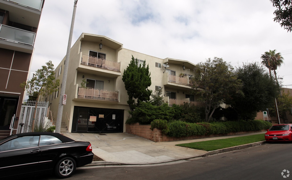 Building Photo - 1025 Granville Ave
