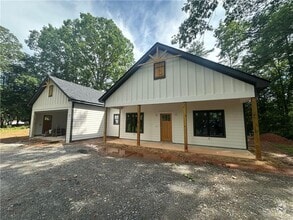 Building Photo - 2263 Hwy 19 N