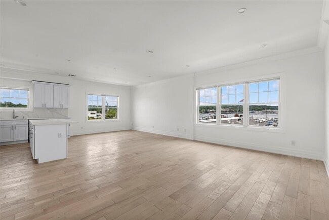 Building Photo - 22 Sagamore Hill Dr