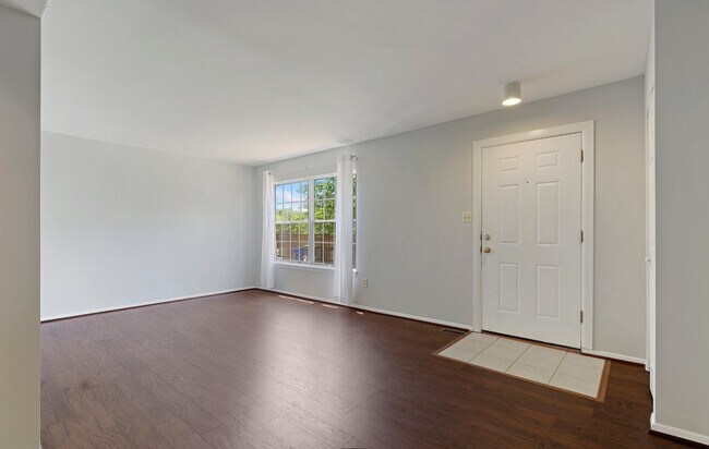 Living Room - 4825 Berwyn House Rd
