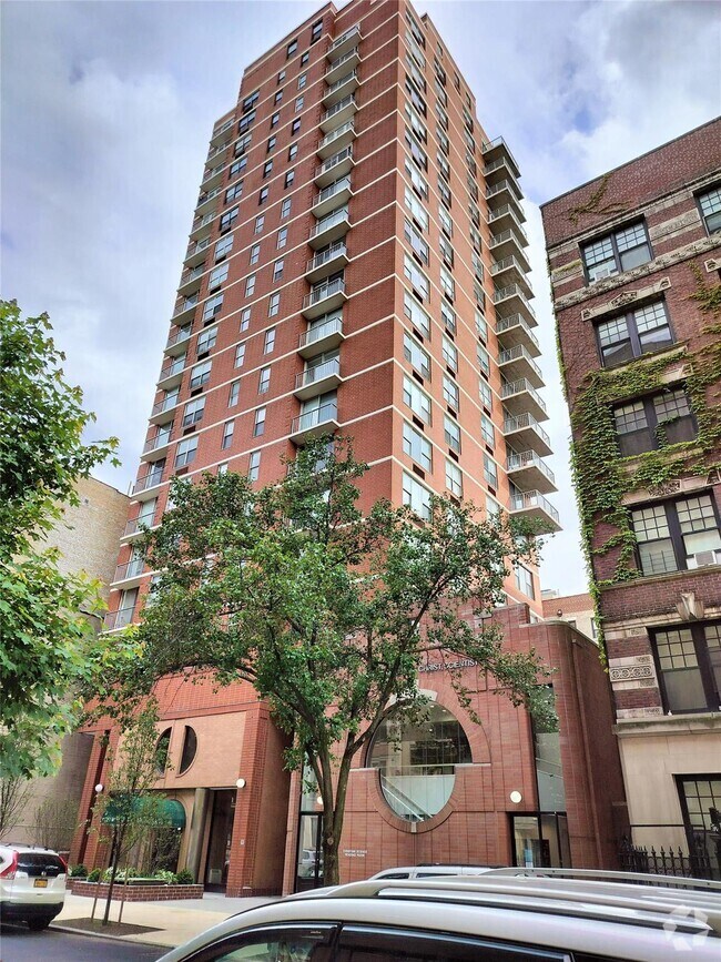 Building Photo - 520 W 112th St